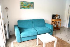 Joli T2 vue sur piscine pour 4, terrasse, parking, Beausset