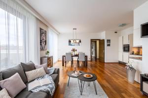 Spacious Condo in Nusle by Prague Days