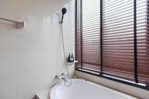 Spacious 1 Bedroom Rooftop Pool BTS Thonglor