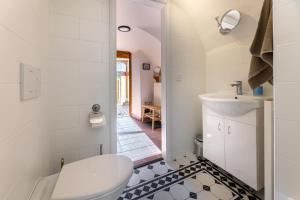 Charming Historic Cottage with Two Apartments near Prague Zoo