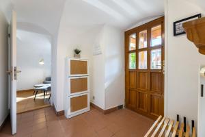 Charming Historic Cottage with Two Apartments near Prague Zoo