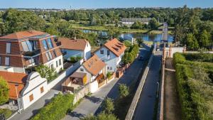 Charming Historic Cottage with Two Apartments near Prague Zoo