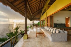 Private Deluxe Villa 20 m Infinitypool Ocean Front