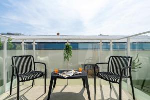 Cozy Apartment with Balcony with Underground Parking by Noclegi Renters