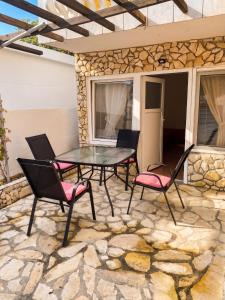 Cosy Apartment in Vir with Terrace