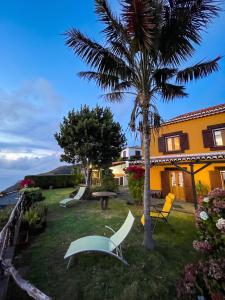 Sea-view house in Fajã da Ovelha with garden and terrace