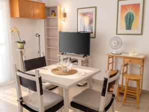 Modern studio with sea view in Arona 50 m² chic retreat