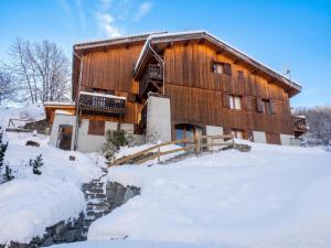 Chalet chaleureux à Courchevel avec vue sur la montagne