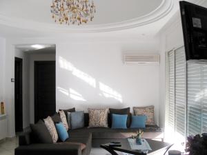 Sea View Apartment in Hammamet with Shared Pool