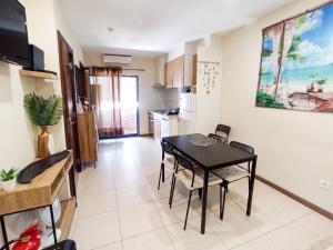 Welcoming 55 sqm Apartment in Portimão with Garden View