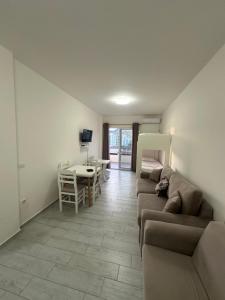 Eli Apartments