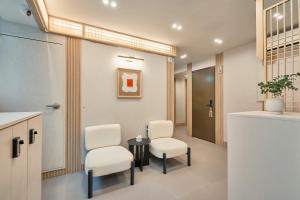 ZIP 1972 DDP two-min from airport bus station 4-min from DDP subway station