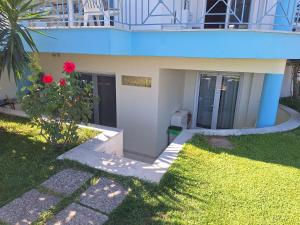 SeafrontGardenHouse
