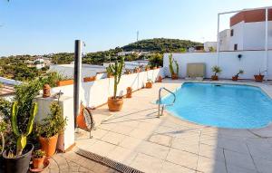 Cozy Home In El Castillo De Las Gua