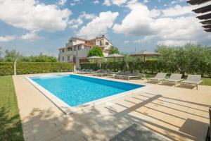 Apartment Complex Vetrina-Shared Pool