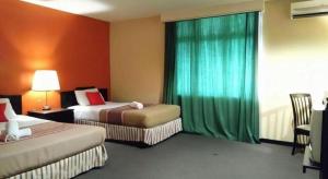 Hotel Centrepoint (Self Check In After 5PM)