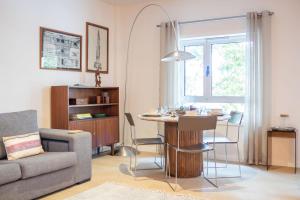 Coastal 2BR Near Metro with AC by LovelyStay