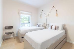 Coastal 2BR Near Metro with AC by LovelyStay