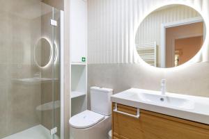 Coastal 2BR Near Metro with AC by LovelyStay