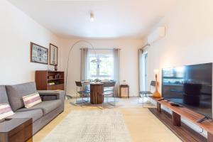 Coastal 2BR Near Metro with AC by LovelyStay