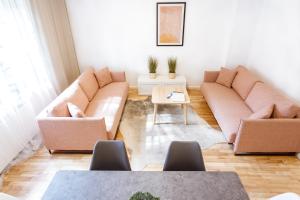 Blooming Rose Apartment Footsteps of Old Town