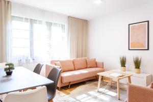 Blooming Rose Apartment Footsteps of Old Town