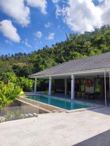 Sunny Villa Tropical Luxury 4BR Pool Villa