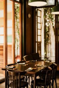 The Lark Inn & Kitchen