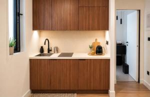 Manto Boutique Studio, walk to the Acropolis
