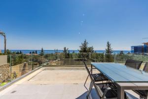 Pearl Coast Drymades Elegant 2BR Apartment by PikHost