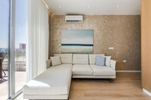 Pearl Coast Drymades Elegant 2BR Apartment by PikHost