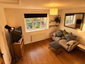 Family Friendly Coach House - Parking - Sleeps 4