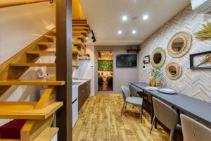 Popular location, 2 stops to Namba, 4 bedrooms, ideal as a base for sightseeing