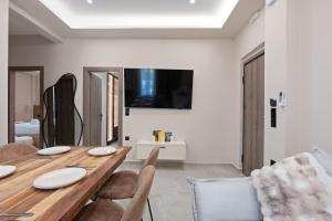 Central Luxury Jacuzzi - Luxury Living Nydri