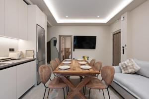Central Luxury Jacuzzi - Luxury Living Nydri