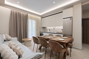 Central Luxury Jacuzzi - Luxury Living Nydri
