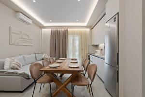Central Luxury Jacuzzi - Luxury Living Nydri