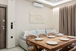 Central Luxury Jacuzzi - Luxury Living Nydri