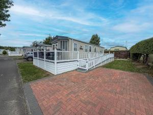 Stunning Caravan At West Mersea Park 75192Wm