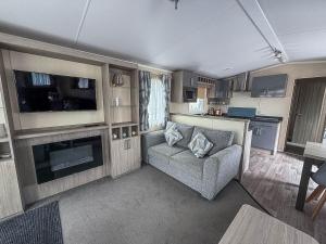 Stunning Caravan At West Mersea Park 75192Wm