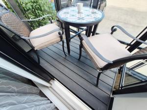 Entire Luxury Suite 4 Mins to Falls Free Parking