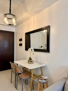 Modern Central 1BR Apt - Prime City of BGC, Manila