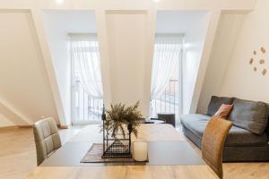 Stylish 2BR in Prime Old Riga Location, Sleeps 6