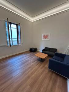Large & cosy renovated apartment