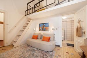 Cozy Artsy Duplex Studio Near the Great Synagogue