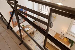 Cozy Artsy Duplex Studio Near the Great Synagogue