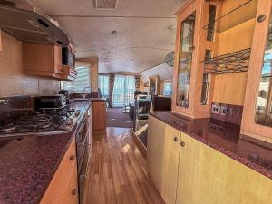 Luxury Caravan For Hire At Hopton Holiday Park With Full Sea Views Ref 80010H