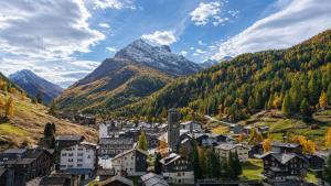 Family-friendly apartment with mountain views