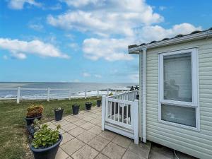 Stunning Caravan With Full Sea Views At Hopton Haven Ref 80044S