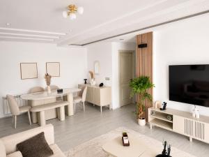 Luxury 2BR Apartment Private Jacuzzi 10mins From Airport